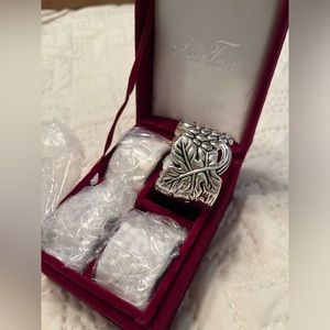 Godinger Napkin Rings. Set of 4. Silver plated. Never used. New in Box no tag.